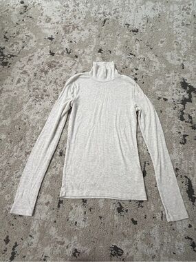 Aritzia Wilfred Free Turtleneck Long Sleeve Top Size Small